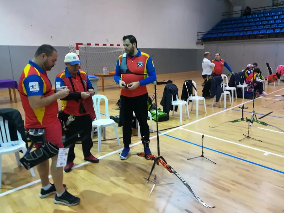 arqueros esperando su turno de tiro