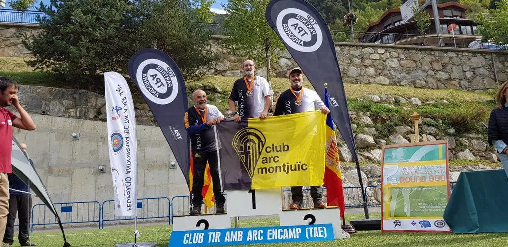 podio con tres arqueros del club de arco montjuic