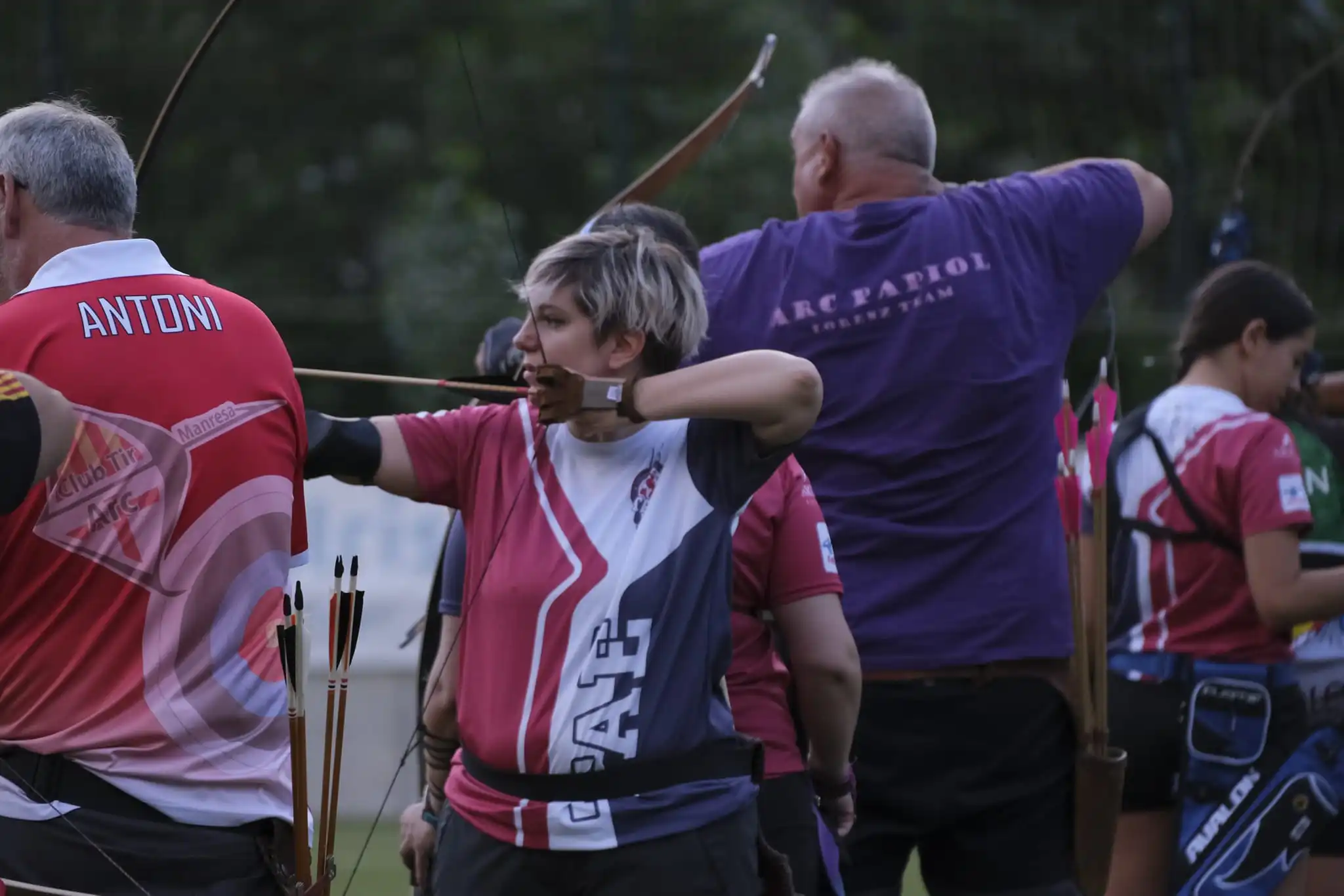 arqueros tirando con longbow